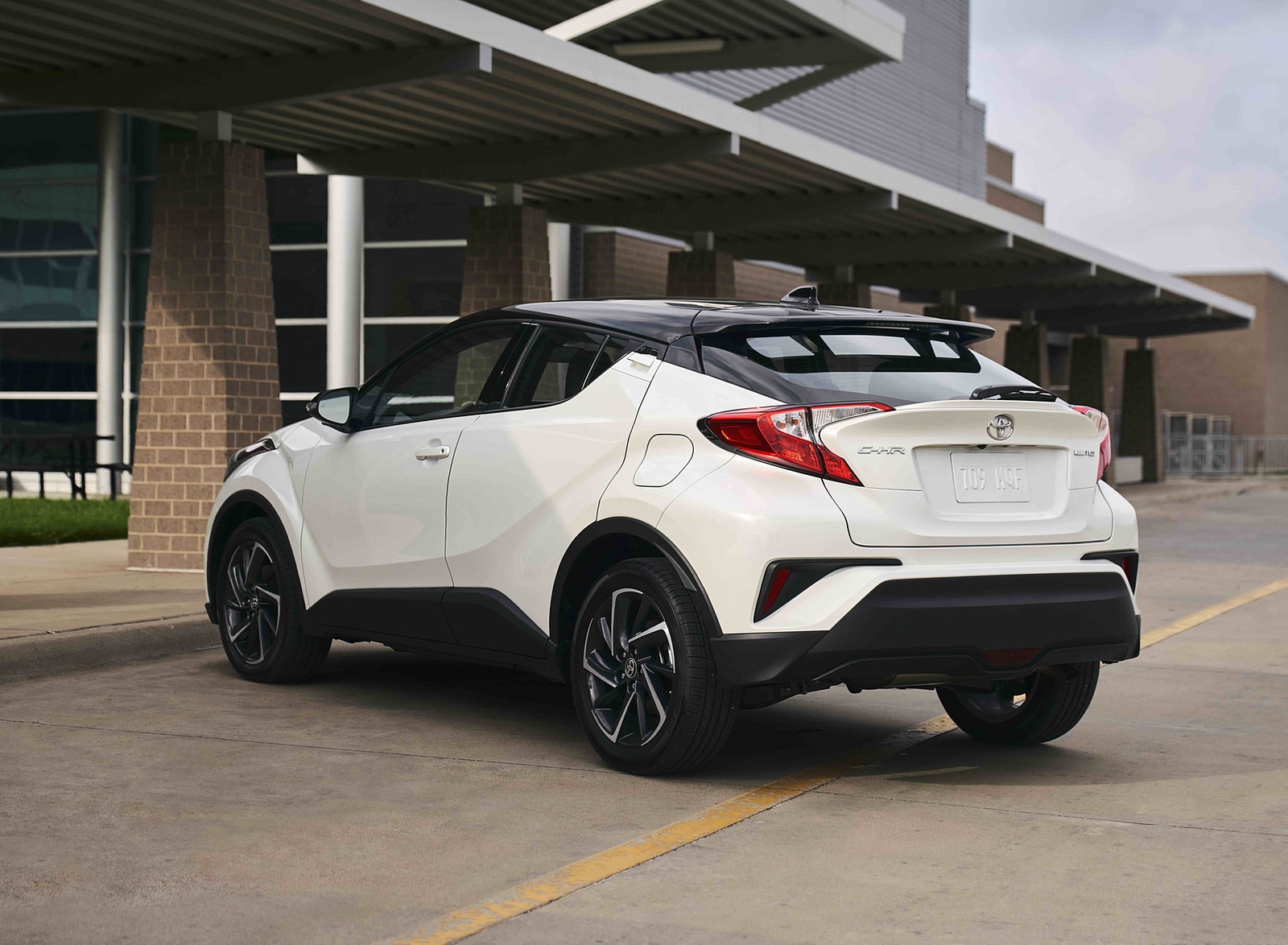 2021 Toyota C-HR Limited (Color: Blizzard White) Rear Three-Quarter Wallpapers #21 of 29