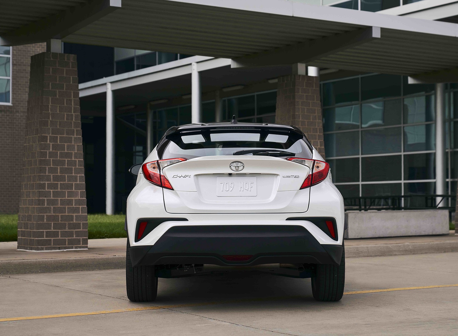2021 Toyota C-HR Limited (Color: Blizzard White) Rear Wallpapers #22 of 29