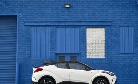 2021 Toyota C-HR Limited (Color: Blizzard White) Side Wallpapers 450x275 (25)