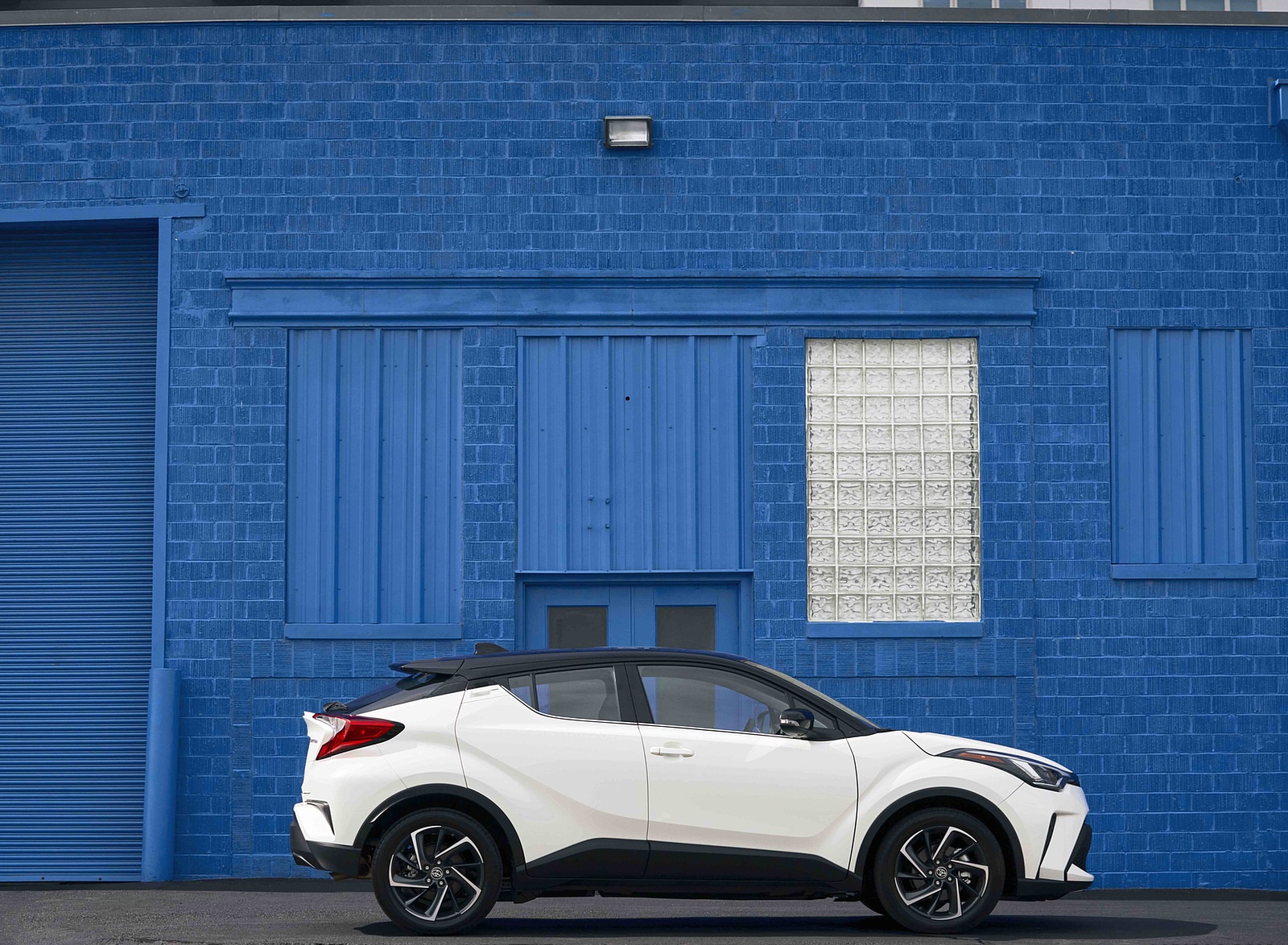 2021 Toyota C-HR Limited (Color: Blizzard White) Side Wallpapers #25 of 29