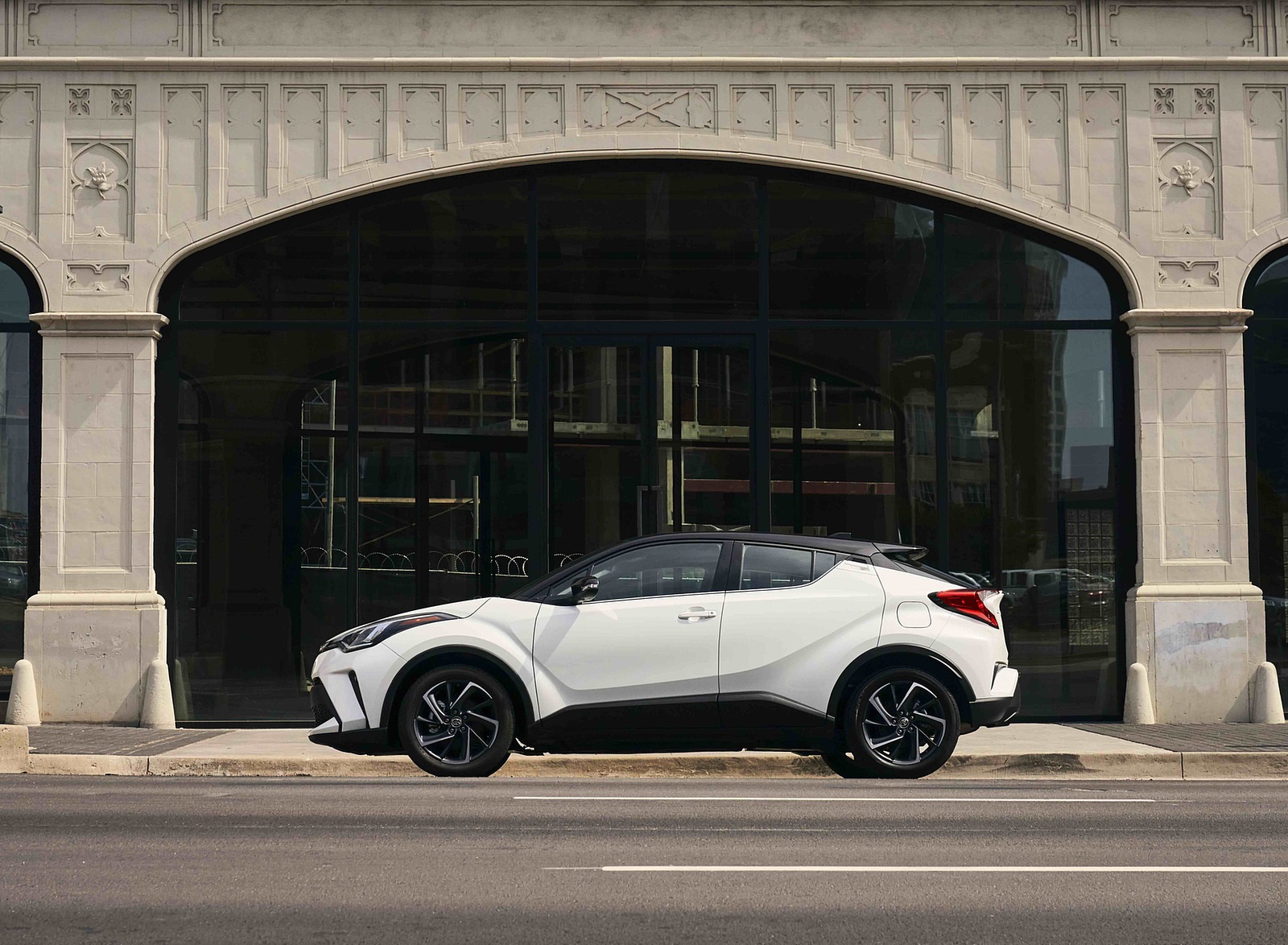 2021 Toyota C-HR Limited (Color: Blizzard White) Side Wallpapers #23 of 29