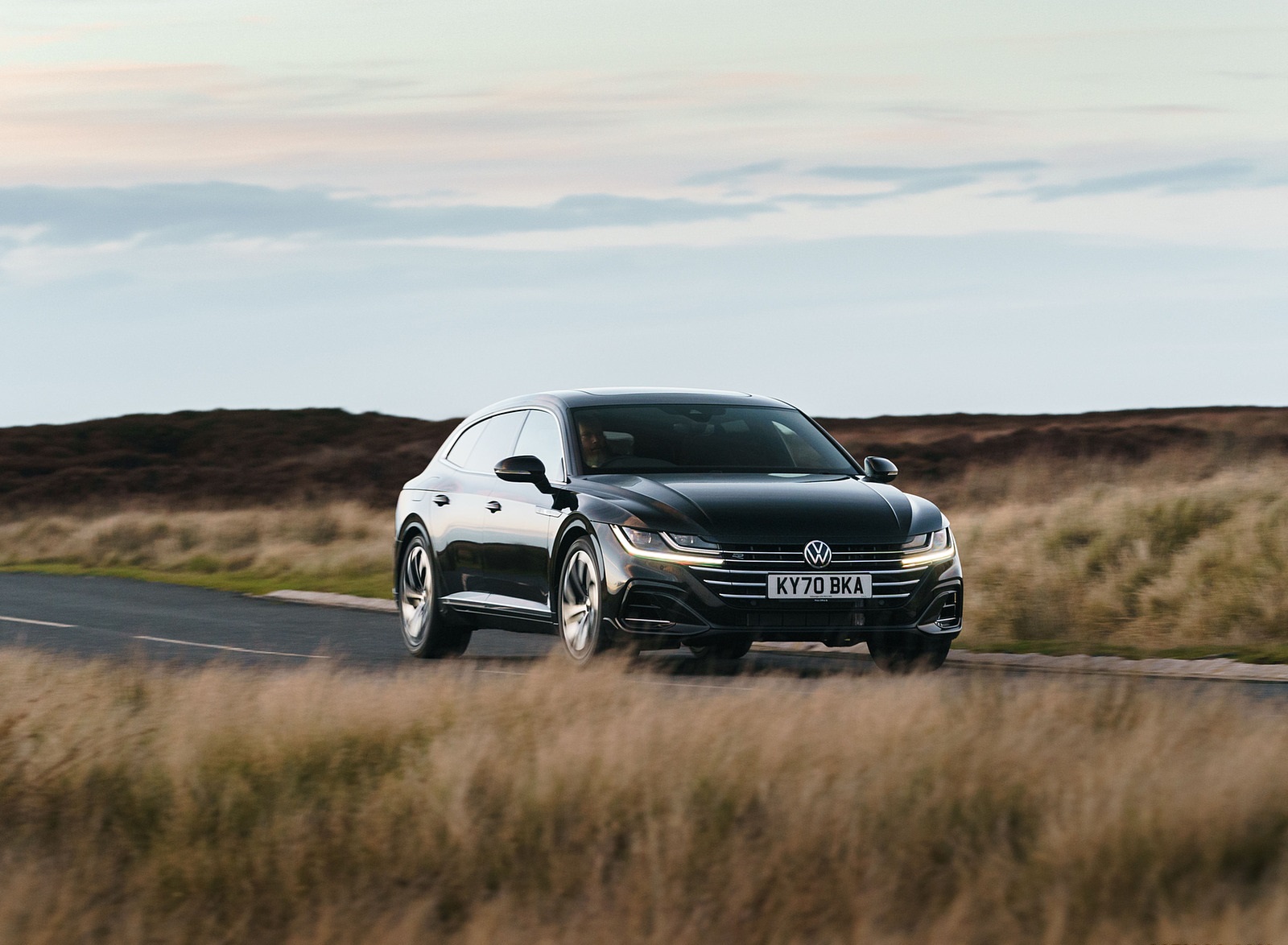 2021 Volkswagen Arteon Shooting Brake (UK-Spec) Front Three-Quarter Wallpapers (4)