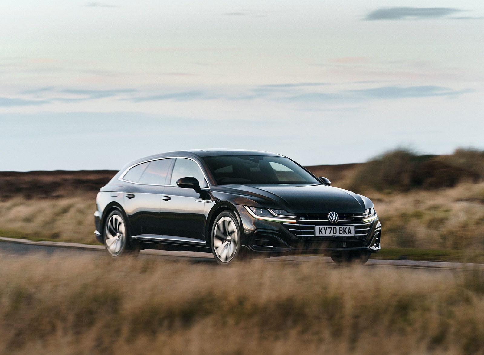 2021 Volkswagen Arteon Shooting Brake (UK-Spec) Front Three-Quarter Wallpapers #6 of 109