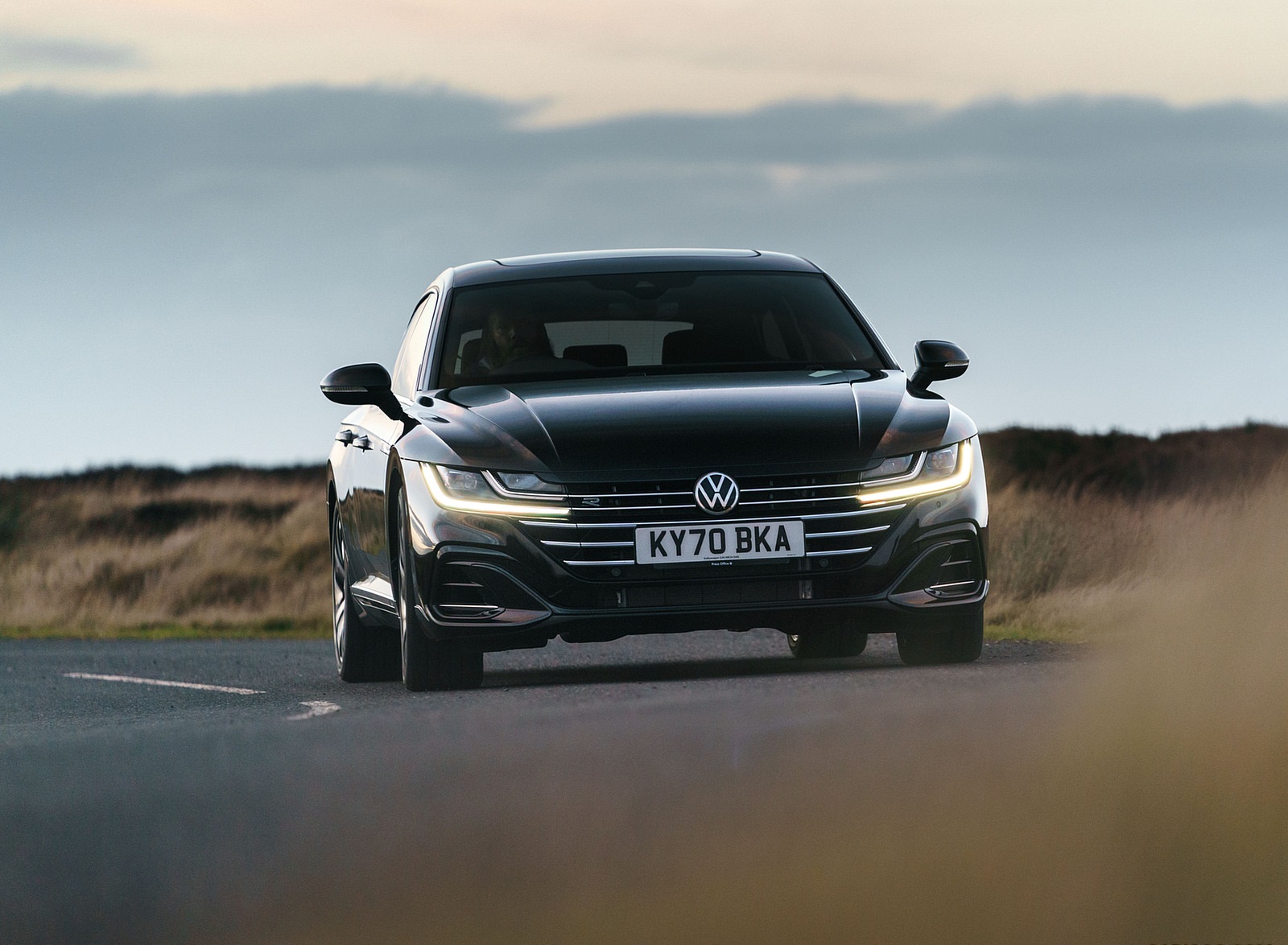 2021 Volkswagen Arteon Shooting Brake (UK-Spec) Front Wallpapers (8)