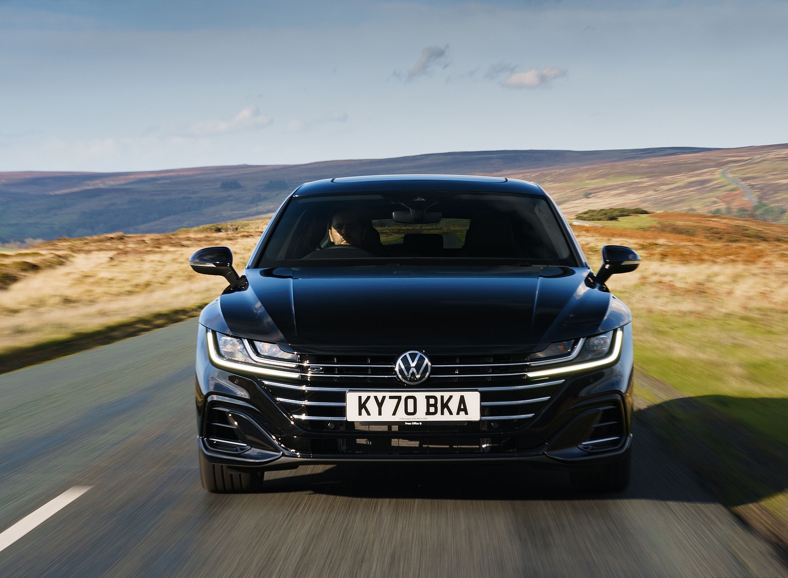 2021 Volkswagen Arteon Shooting Brake (UK-Spec) Front Wallpapers (2)