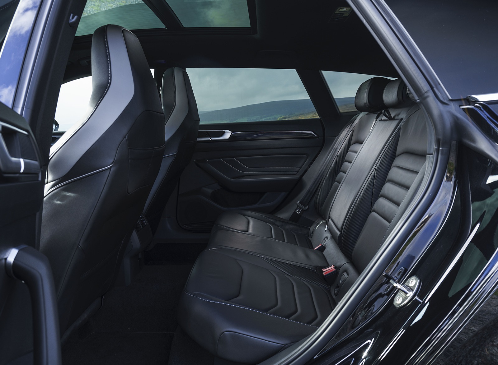 2021 Volkswagen Arteon Shooting Brake (UK-Spec) Interior Rear Seats Wallpapers #97 of 109