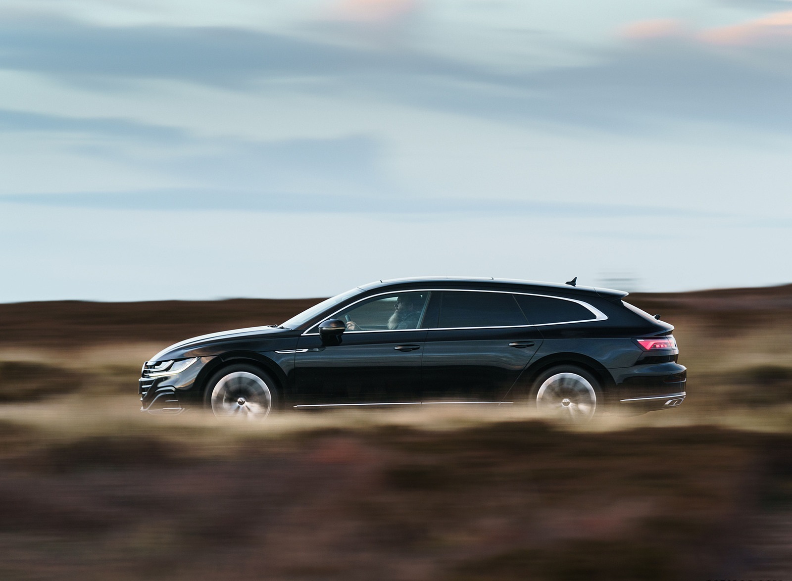 2021 Volkswagen Arteon Shooting Brake (UK-Spec) Side Wallpapers #10 of 109