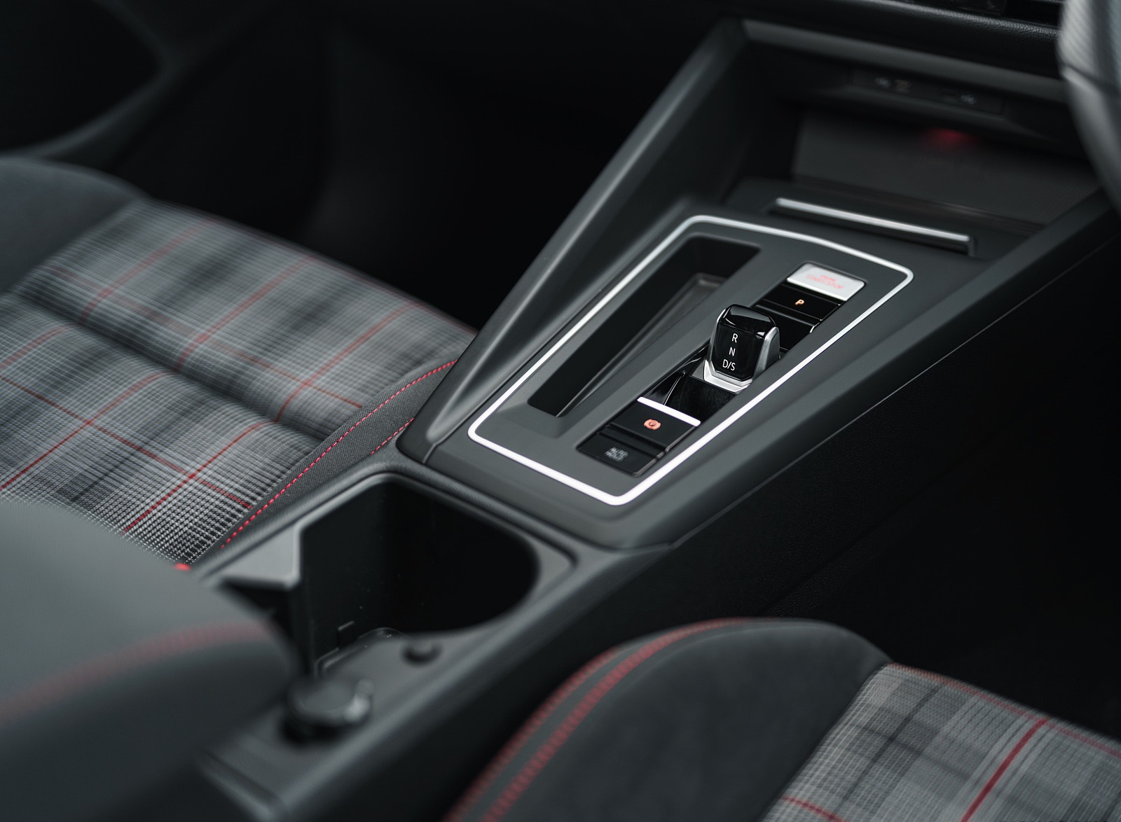 2021 Volkswagen Golf GTI (UK-Spec) Central Console Wallpapers #86 of 95