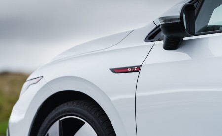 2021 Volkswagen Golf GTI (UK-Spec) Detail Wallpapers 450x275 (40)