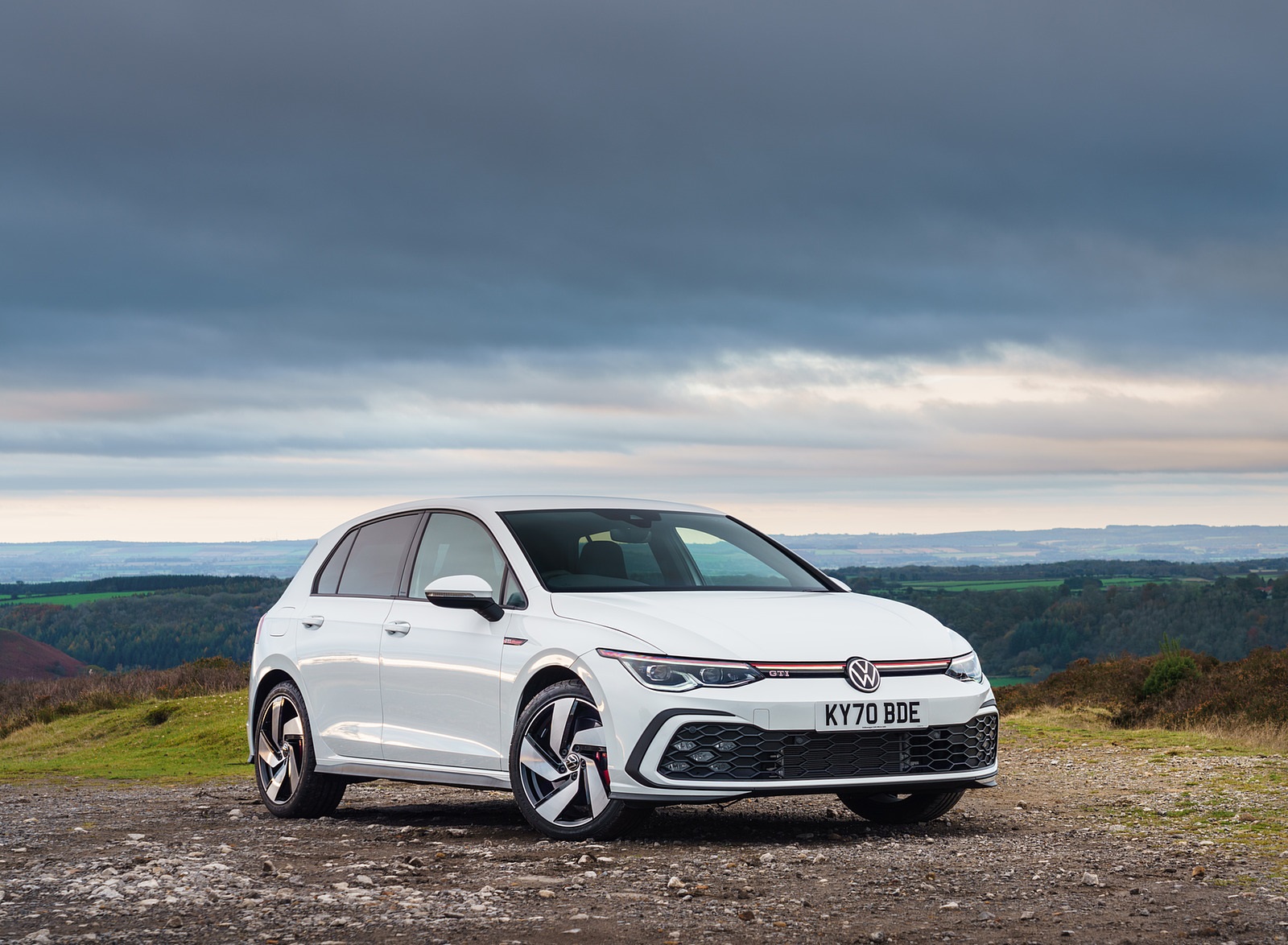 2021 Volkswagen Golf GTI (UK-Spec) Front Three-Quarter Wallpapers #34 of 95