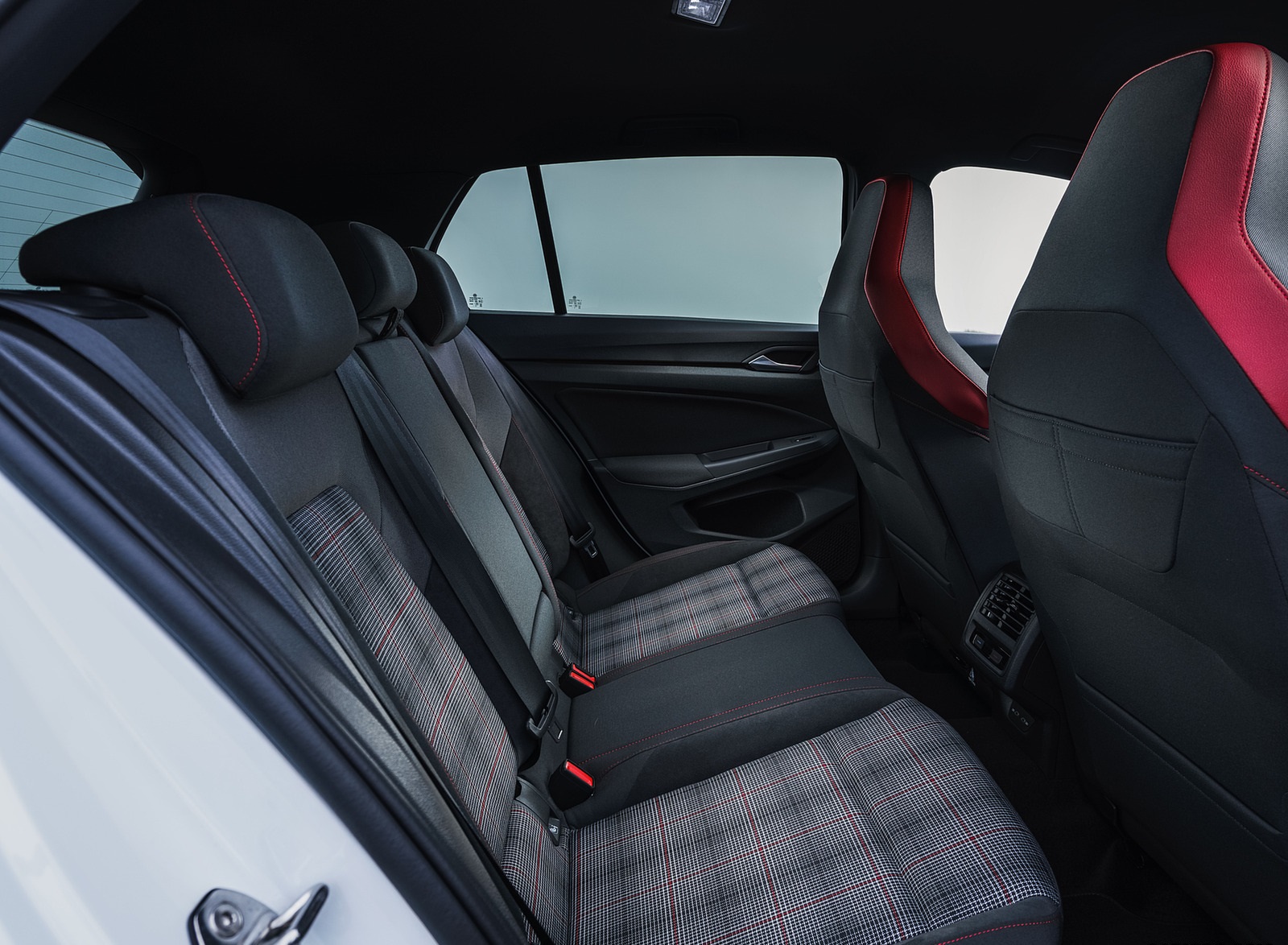 2021 Volkswagen Golf GTI (UK-Spec) Interior Rear Seats Wallpapers #91 of 95