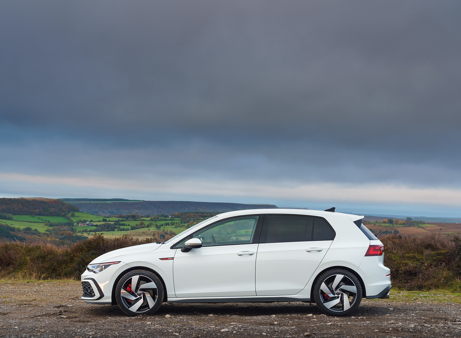 2021 Volkswagen Golf GTI (UK-Spec) Side Wallpapers #38 of 95