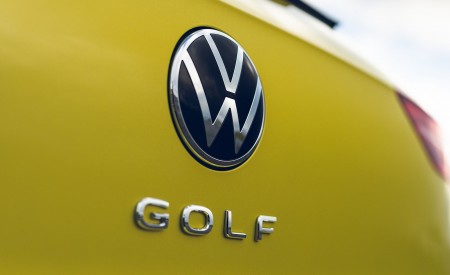 2021 Volkswagen Golf R-Line (UK-Spec) Badge Wallpapers 450x275 (49)