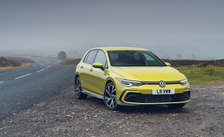 2021 Volkswagen Golf R-Line (UK-Spec) Front Three-Quarter Wallpapers 450x275 (32)