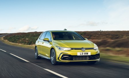 2021 Volkswagen Golf R-Line (UK-Spec) Front Three-Quarter Wallpapers 450x275 (15)