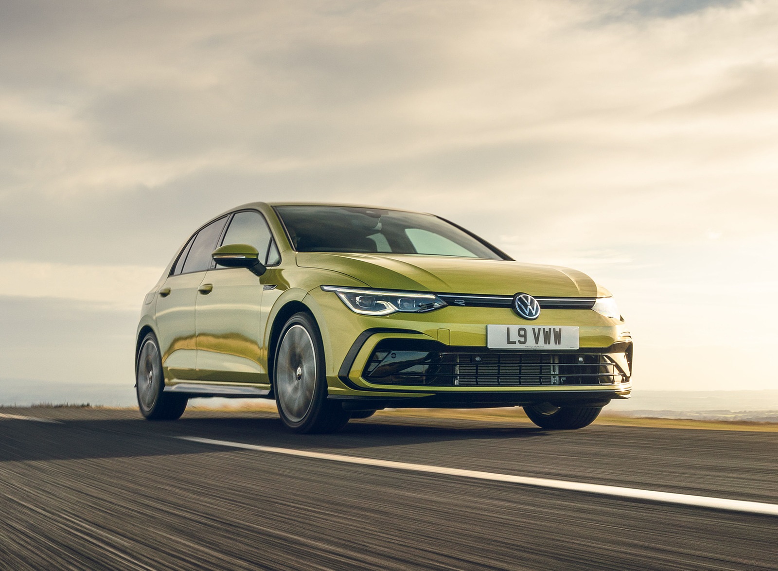 2021 Volkswagen Golf R-Line (UK-Spec) Front Three-Quarter Wallpapers (4)