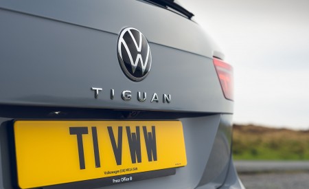 2021 Volkswagen Tiguan Life (UK-Spec) Badge Wallpapers  450x275 (51)