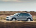 2021 Volkswagen Tiguan Life (UK-Spec) Front Three-Quarter Wallpapers  150x120 (5)