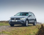 2021 Volkswagen Tiguan Life (UK-Spec) Front Three-Quarter Wallpapers 150x120 (20)