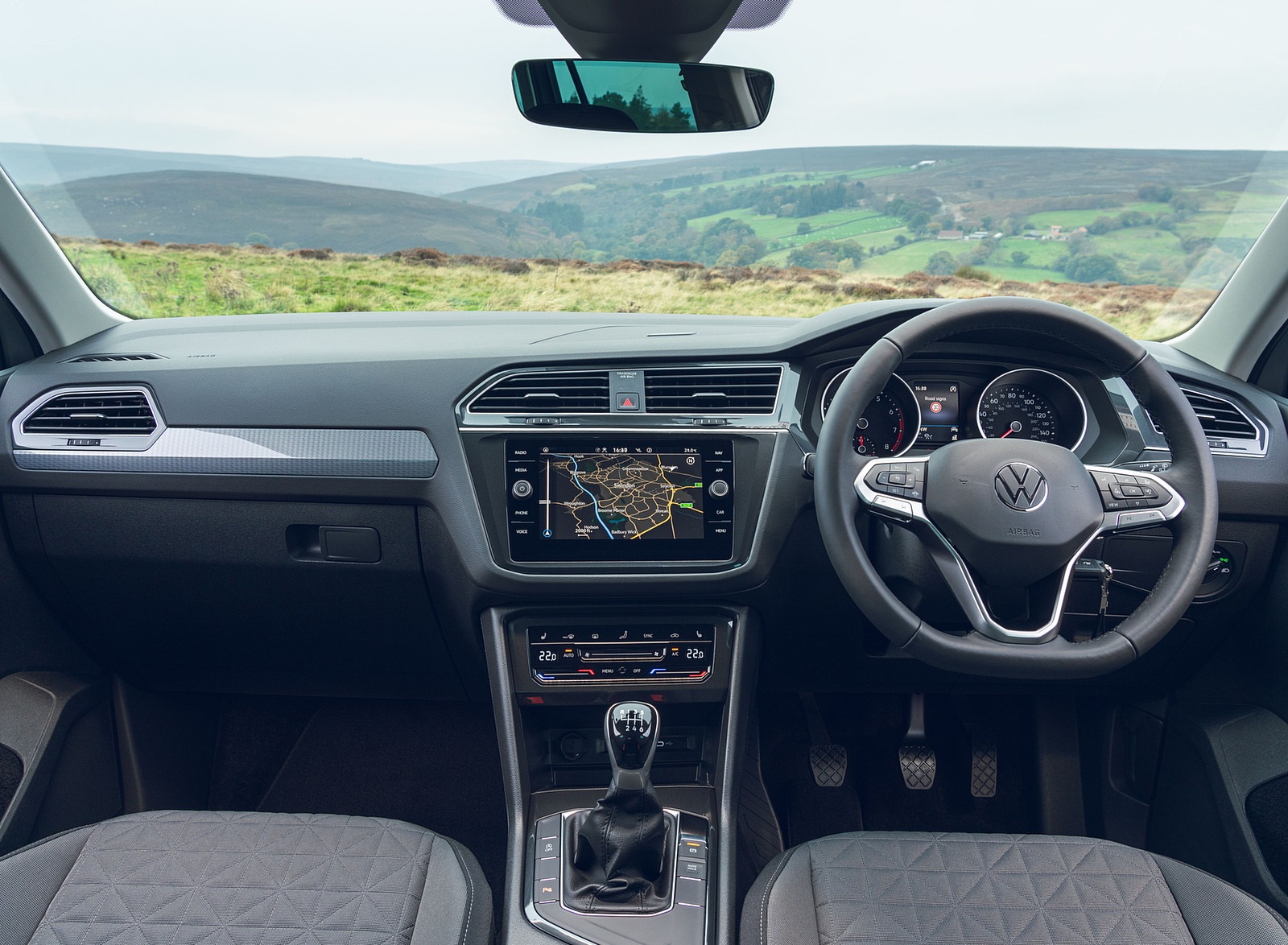 2021 Volkswagen Tiguan Life (UK-Spec) Interior Cockpit Wallpapers #57 of 84