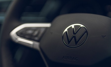 2021 Volkswagen Tiguan Life (UK-Spec) Interior Steering Wheel Wallpapers 450x275 (56)