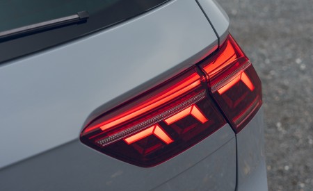 2021 Volkswagen Tiguan Life (UK-Spec) Tail Light Wallpapers  450x275 (47)