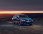 2021 Volkswagen Tiguan R-Line (UK-Spec) Front Three-Quarter Wallpapers 150x120 (43)