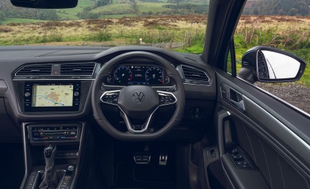 2021 Volkswagen Tiguan R-Line (UK-Spec) Interior Cockpit Wallpapers 450x275 (75)