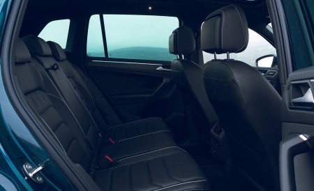 2021 Volkswagen Tiguan R-Line (UK-Spec) Interior Rear Seats Wallpapers 450x275 (109)