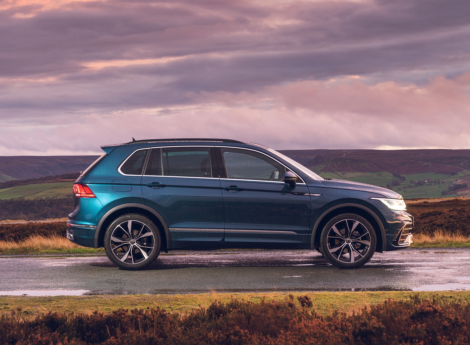 2021 Volkswagen Tiguan R-Line (UK-Spec) Side Wallpapers #41 of 112