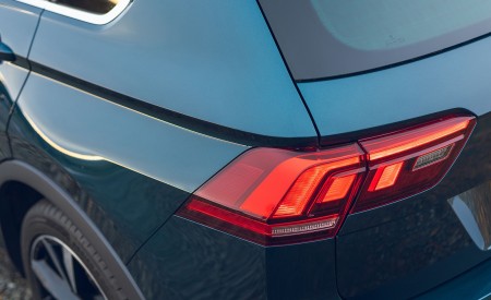 2021 Volkswagen Tiguan R-Line (UK-Spec) Tail Light Wallpapers 450x275 (69)