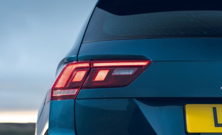 2021 Volkswagen Tiguan R-Line (UK-Spec) Tail Light Wallpapers 450x275 (68)