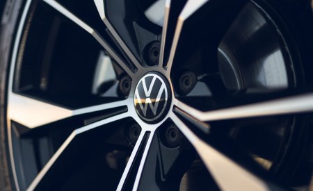 2021 Volkswagen Tiguan R-Line (UK-Spec) Wheel Wallpapers  450x275 (59)