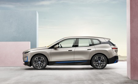 2022 BMW iX Side Wallpapers 450x275 (41)