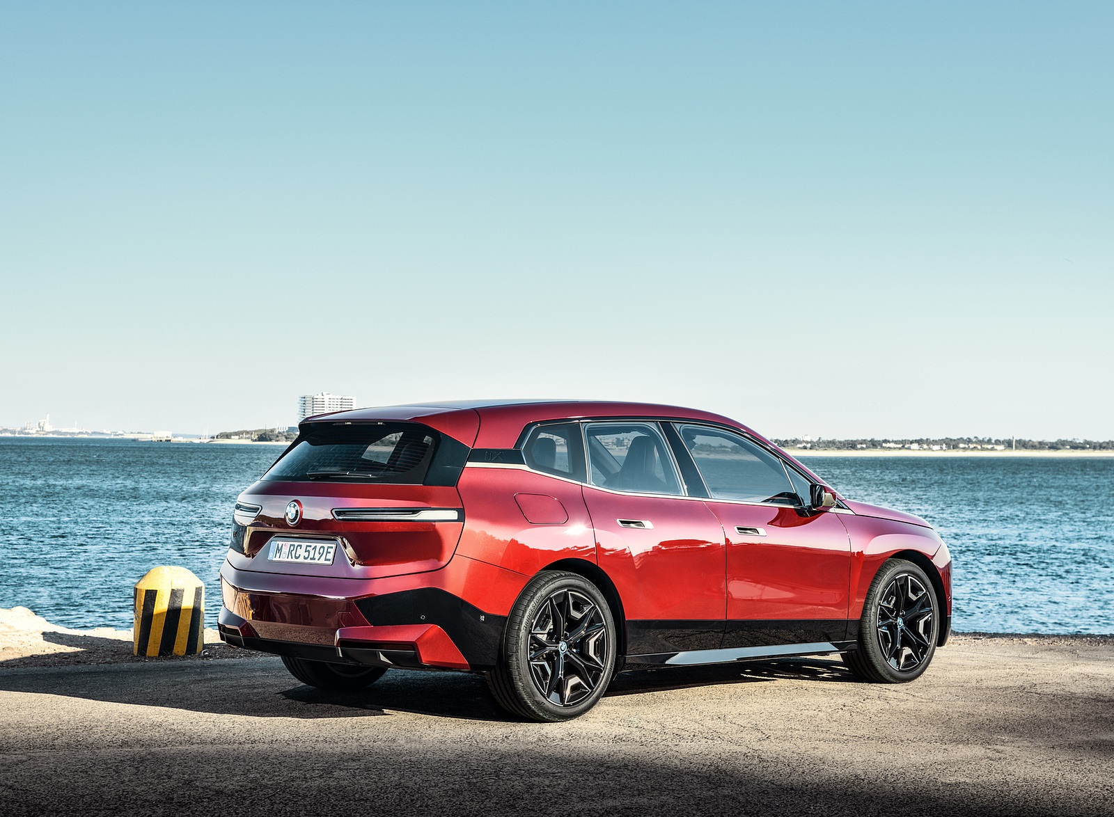 2022 BMW iX with Sport Package Rear Three-Quarter Wallpapers (9)