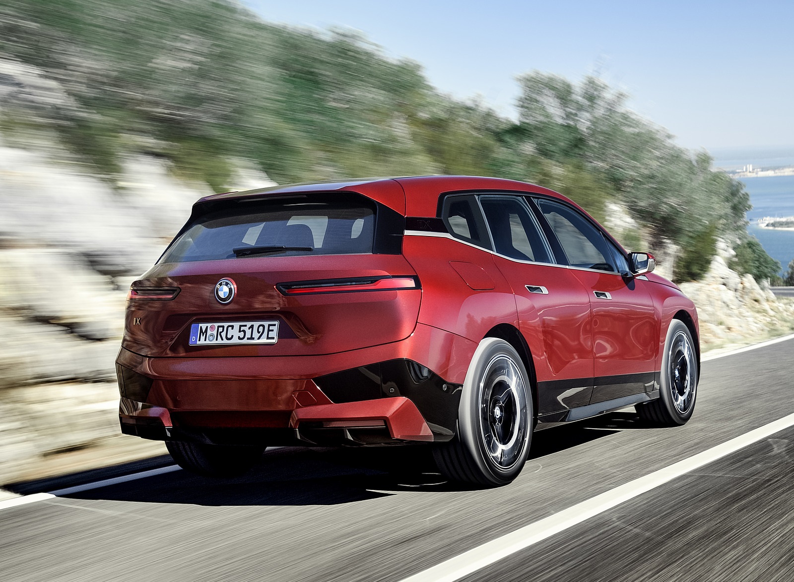 2022 BMW iX with Sport Package Rear Three-Quarter Wallpapers (3)
