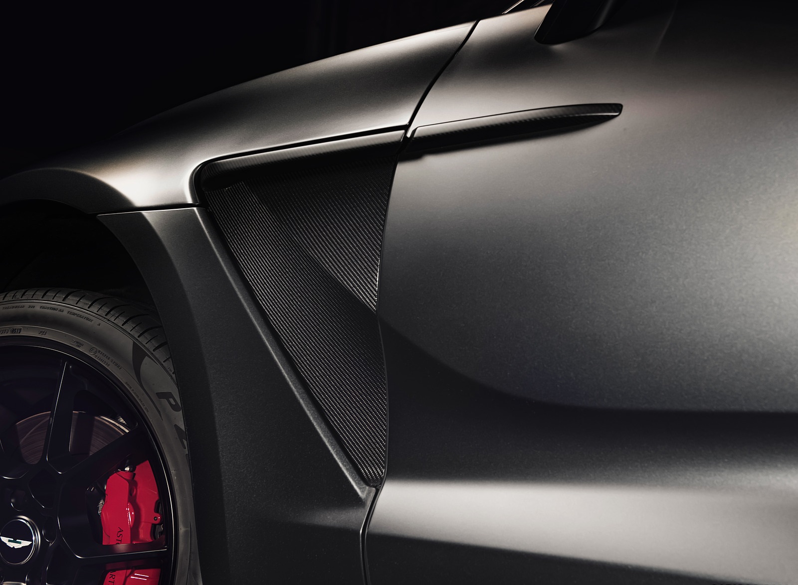2021 Aston Martin DBX (Color: Satin Xenon Grey; US-Spec) Detail Wallpapers #60 of 73
