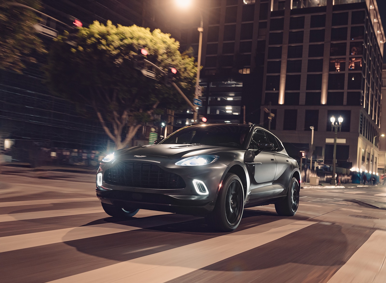 2021 Aston Martin DBX (Color: Satin Xenon Grey; US-Spec) Front Wallpapers #46 of 73