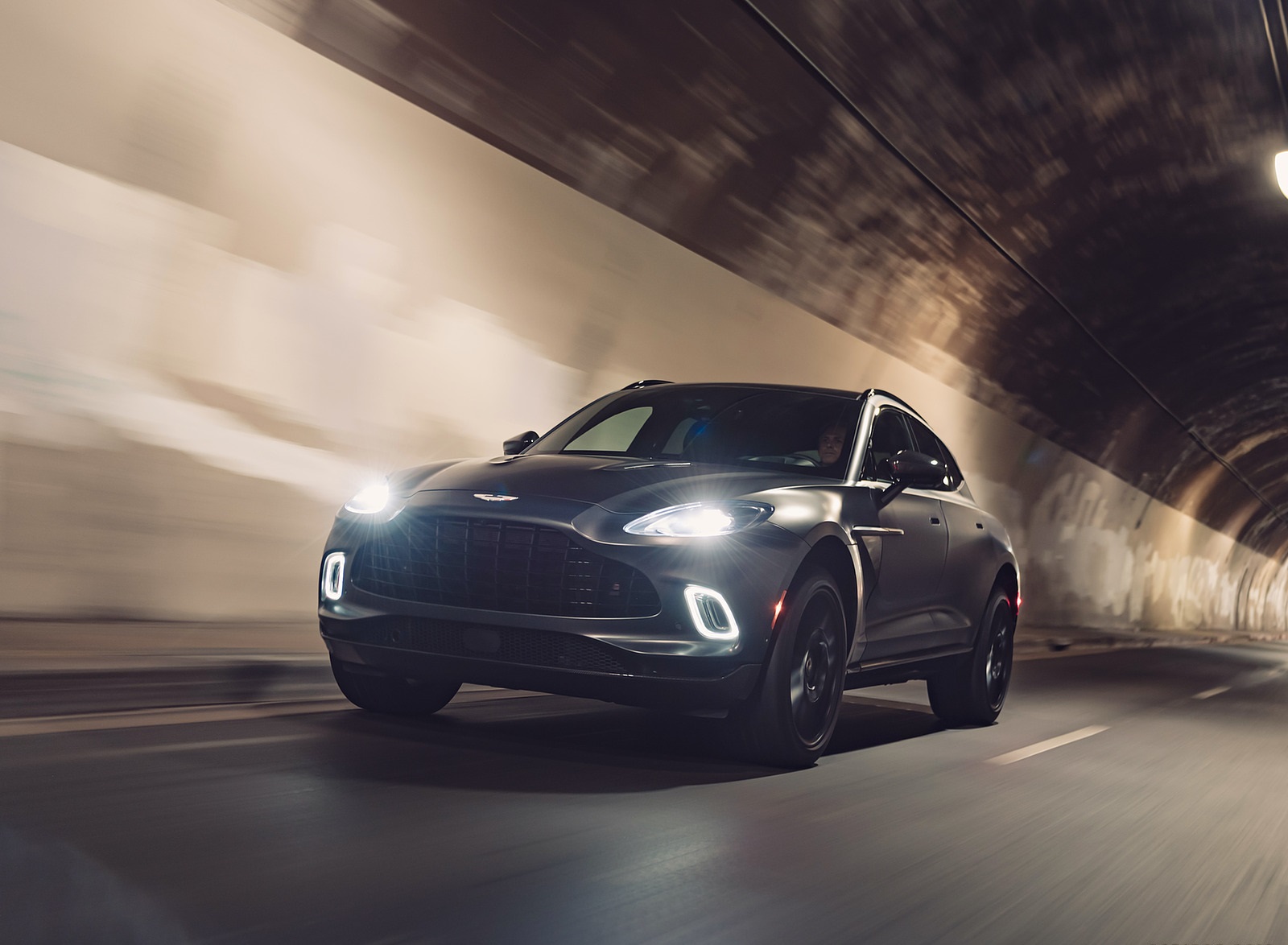 2021 Aston Martin DBX (Color: Satin Xenon Grey; US-Spec) Front Wallpapers #42 of 73