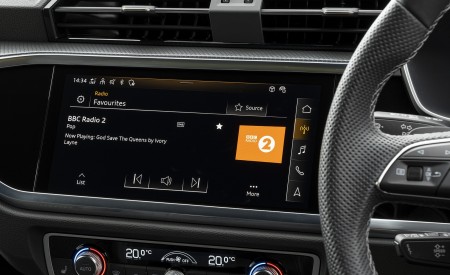2021 Audi Q3 45 TFSI e Plug-In Hybrid (UK-Spec) Central Console Wallpapers 450x275 (89)