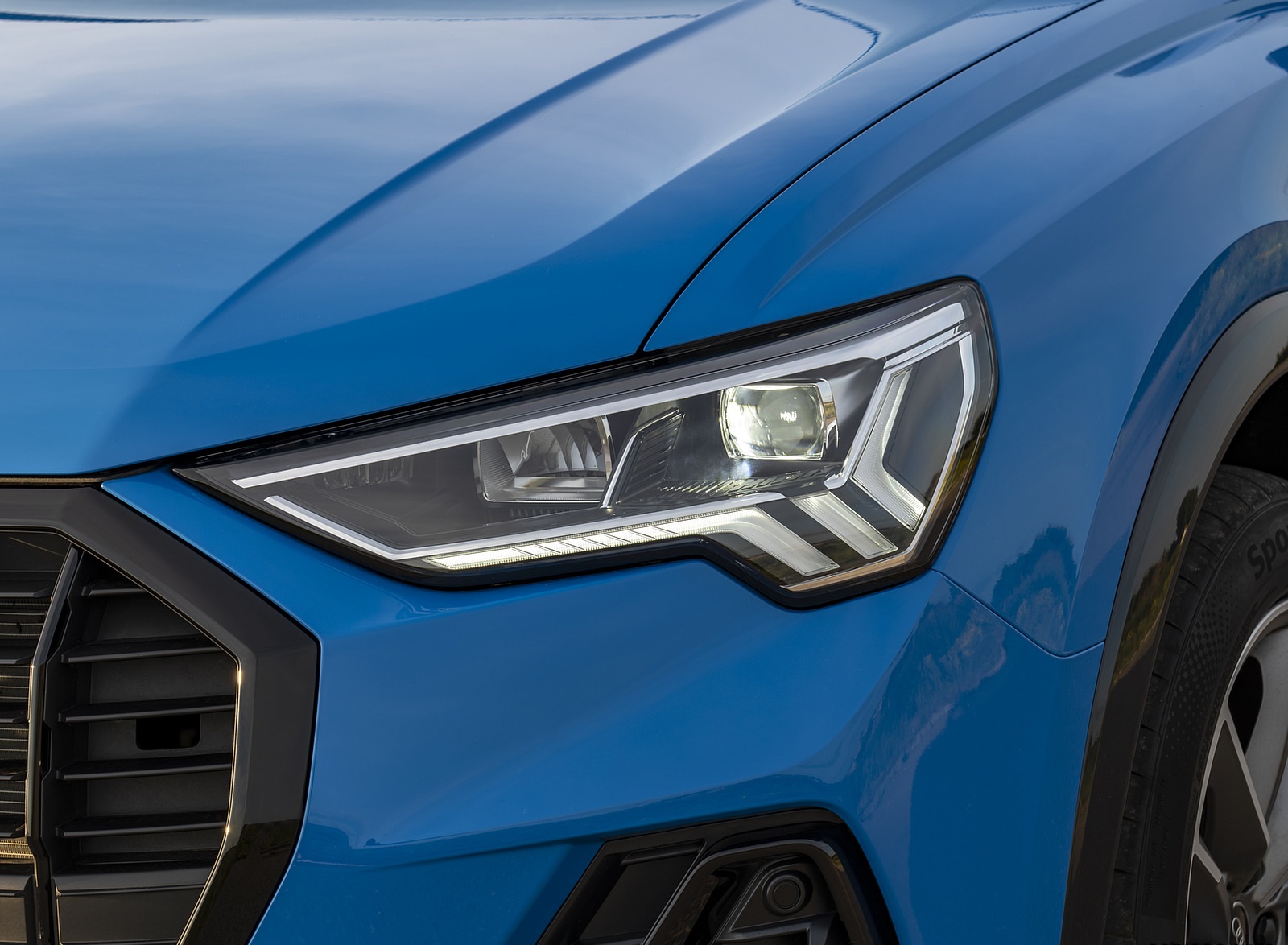 2021 Audi Q3 45 TFSI e Plug-In Hybrid (UK-Spec) Headlight Wallpapers #54 of 104
