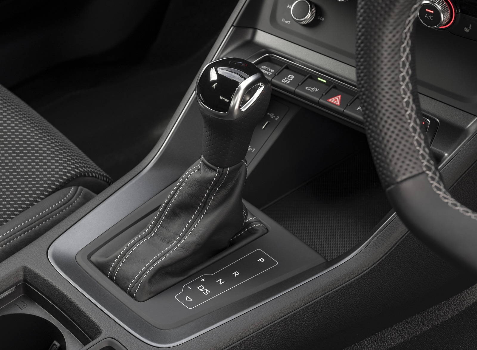 2021 Audi Q3 45 TFSI e Plug-In Hybrid (UK-Spec) Interior Detail Wallpapers #84 of 104