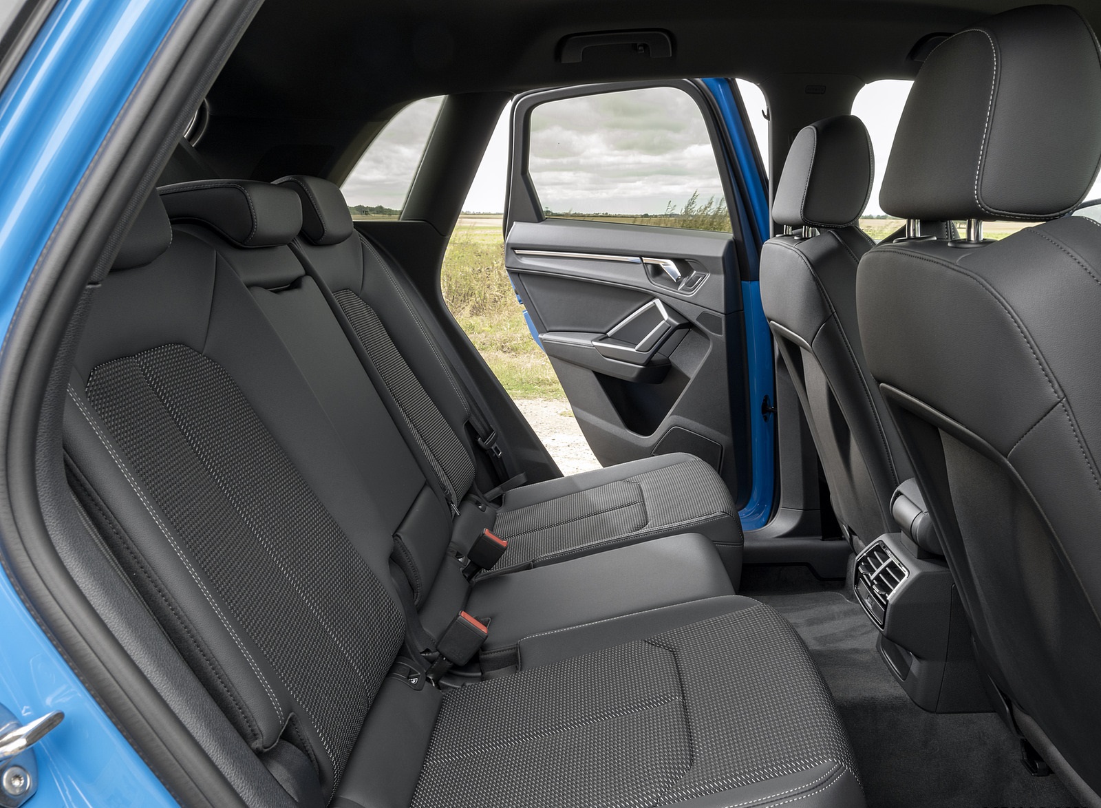 2021 Audi Q3 45 TFSI e Plug-In Hybrid (UK-Spec) Interior Rear Seats Wallpapers #96 of 104