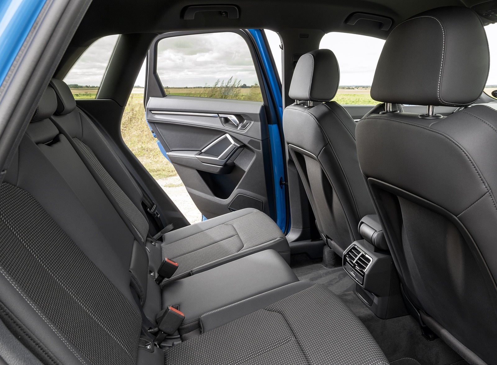 2021 Audi Q3 45 TFSI e Plug-In Hybrid (UK-Spec) Interior Rear Seats Wallpapers #97 of 104