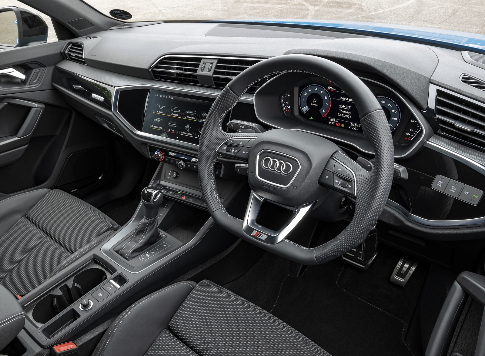 2021 Audi Q3 45 TFSI e Plug-In Hybrid (UK-Spec) Interior Wallpapers #68 of 104
