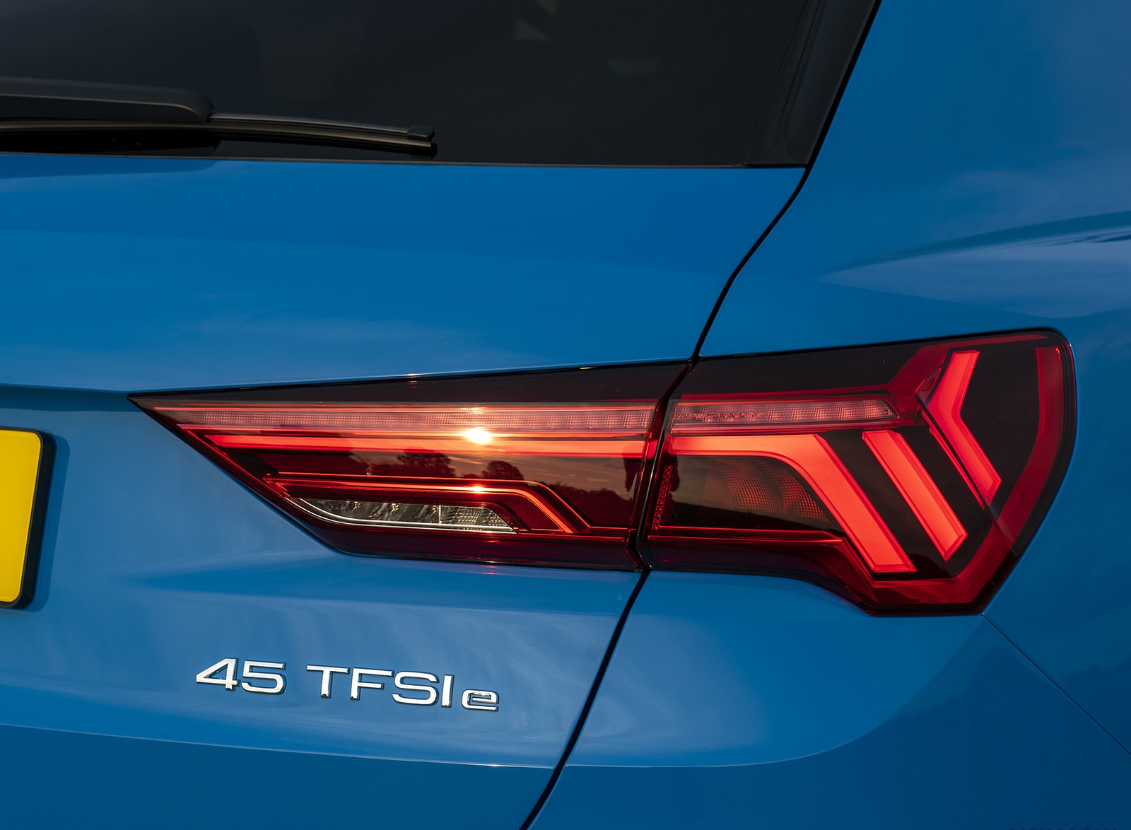 2021 Audi Q3 45 TFSI e Plug-In Hybrid (UK-Spec) Tail Light Wallpapers #62 of 104