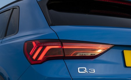 2021 Audi Q3 45 TFSI e Plug-In Hybrid (UK-Spec) Tail Light Wallpapers 450x275 (61)
