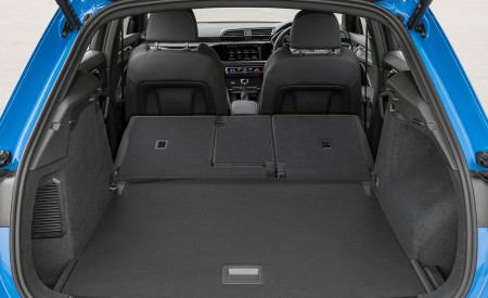 2021 Audi Q3 45 TFSI e Plug-In Hybrid (UK-Spec) Trunk Wallpapers 450x275 (98)