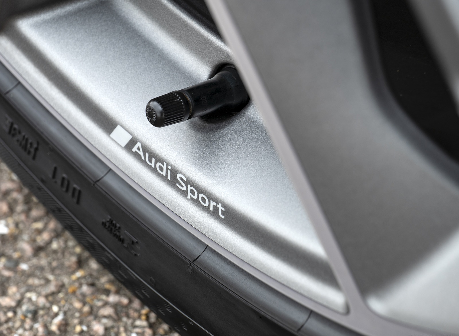 2021 Audi Q3 45 TFSI e Plug-In Hybrid (UK-Spec) Wheel Wallpapers #52 of 104