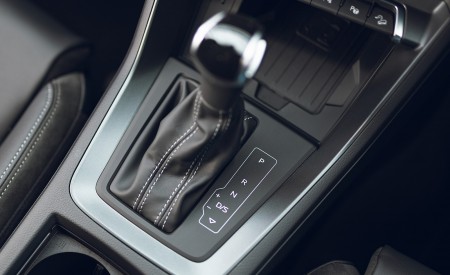 2021 Audi Q3 Sportback 45 TFSI e Plug-In Hybrid (Color: Dew Silver; UK-Spec) Central Console Wallpapers 450x275 (108)